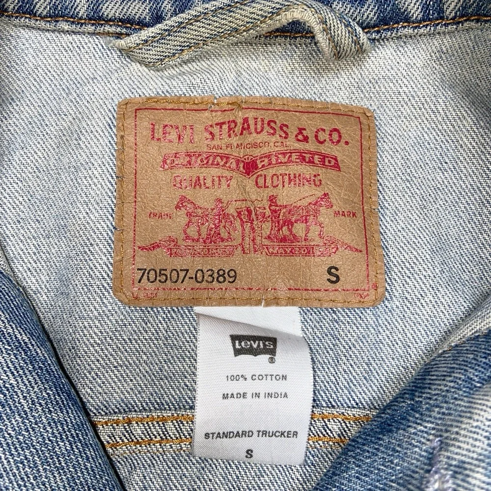 Vintage Levi's 70507-0389 Standard Trucker Denim Jacket Size S Blue Distressed